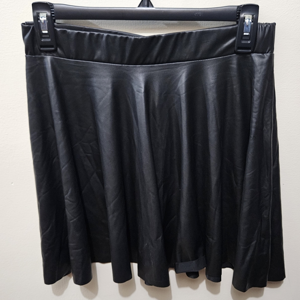 La Banga Black Faux Leather Stretch Mini Y2K Emo Preppy Skirt Size Large